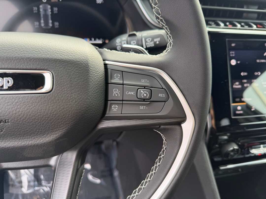 2025 Jeep Grand Cherokee Laredo X - Image 16