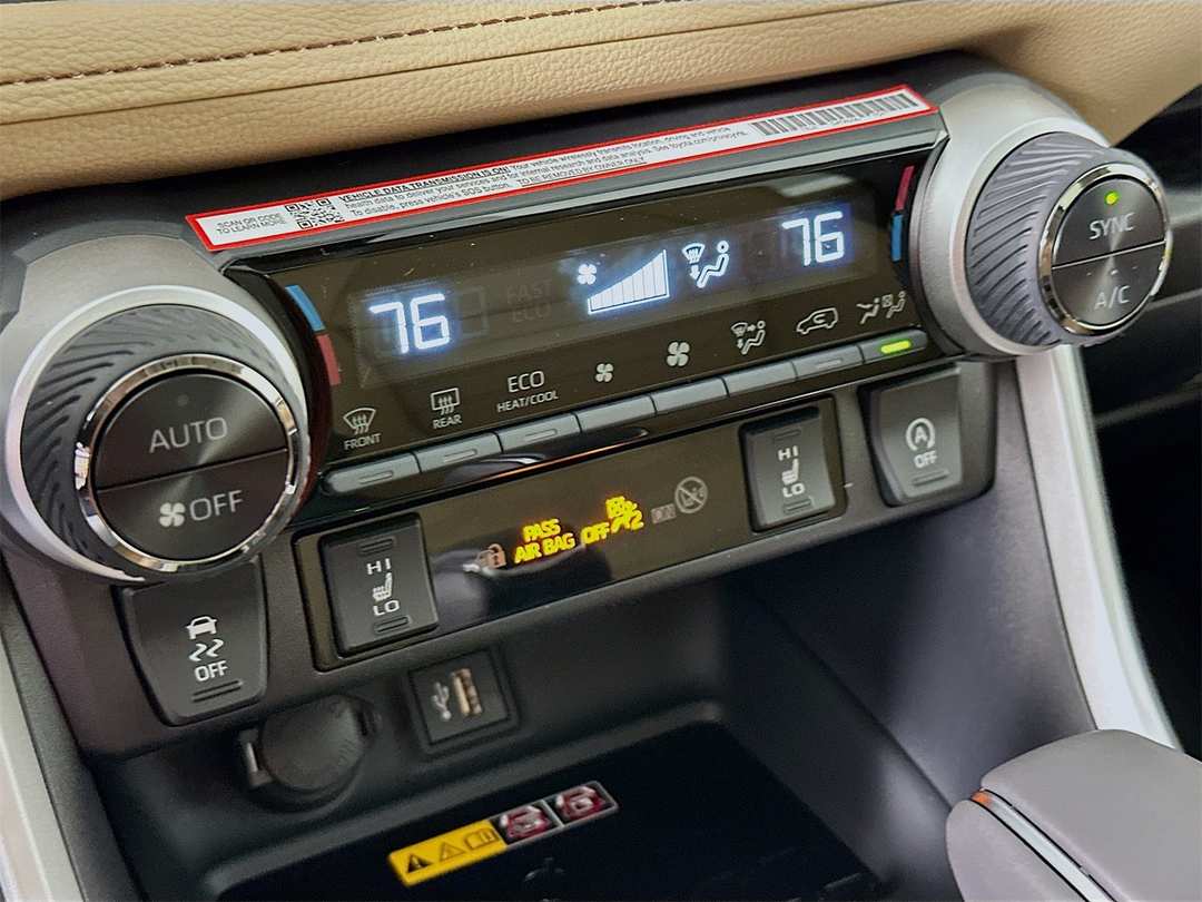 2025 Toyota Rav4 XLE Premium - Image 16