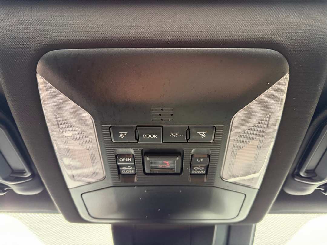 2020 Toyota Rav4 XSE - Image 28