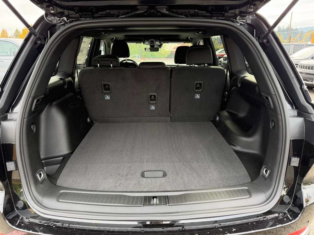 2025 Jeep Grand Cherokee Laredo X - Image 9