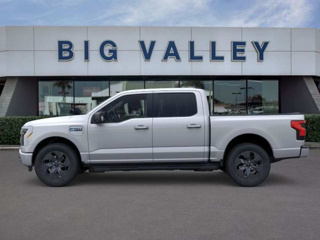2025 Ford F-150 Lightning Flash - Image 3