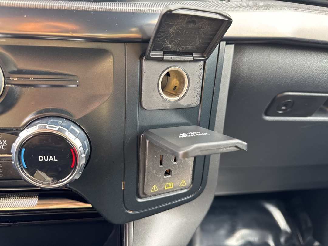 2025 Ford F-150 Lariat - Image 28