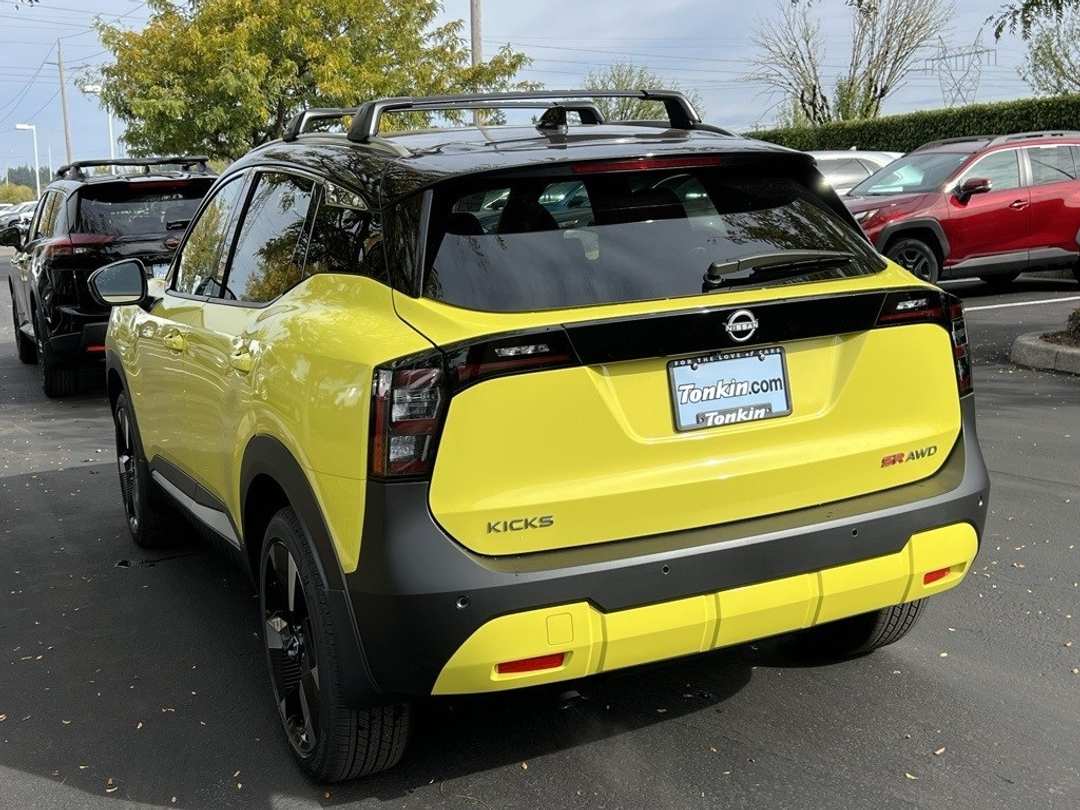 2026 Nissan Kicks SR - Image 4