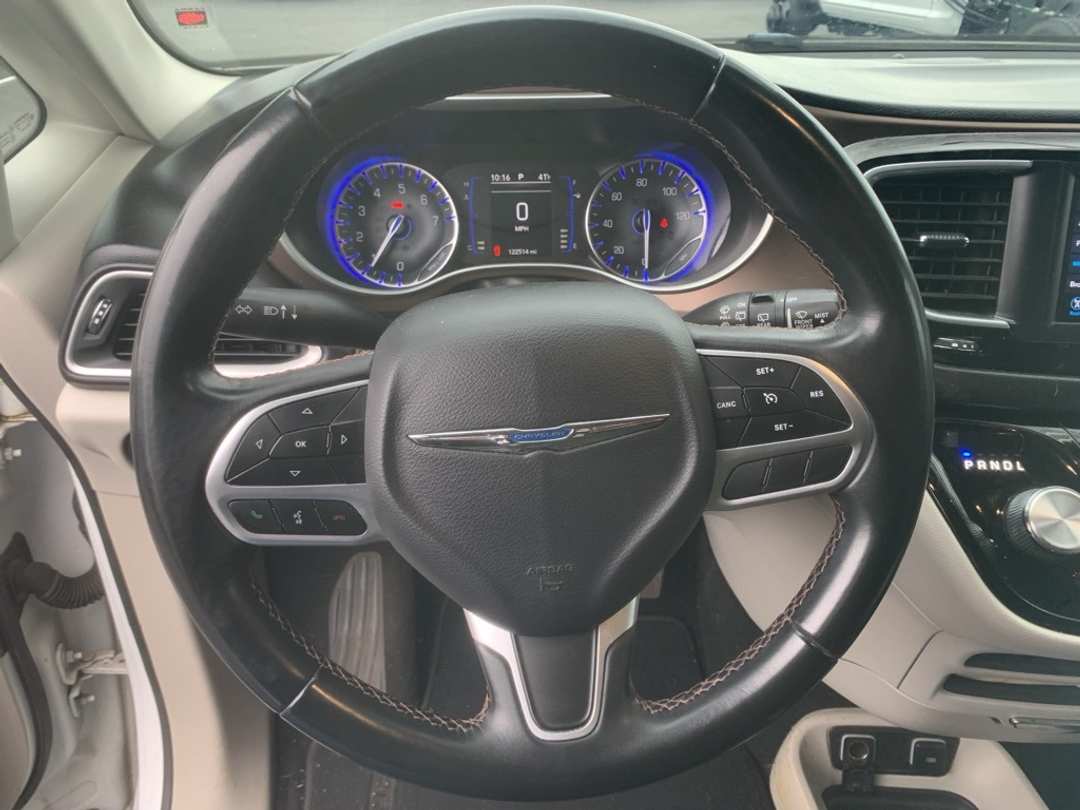 2018 Chrysler Pacifica Touring L - Image 13