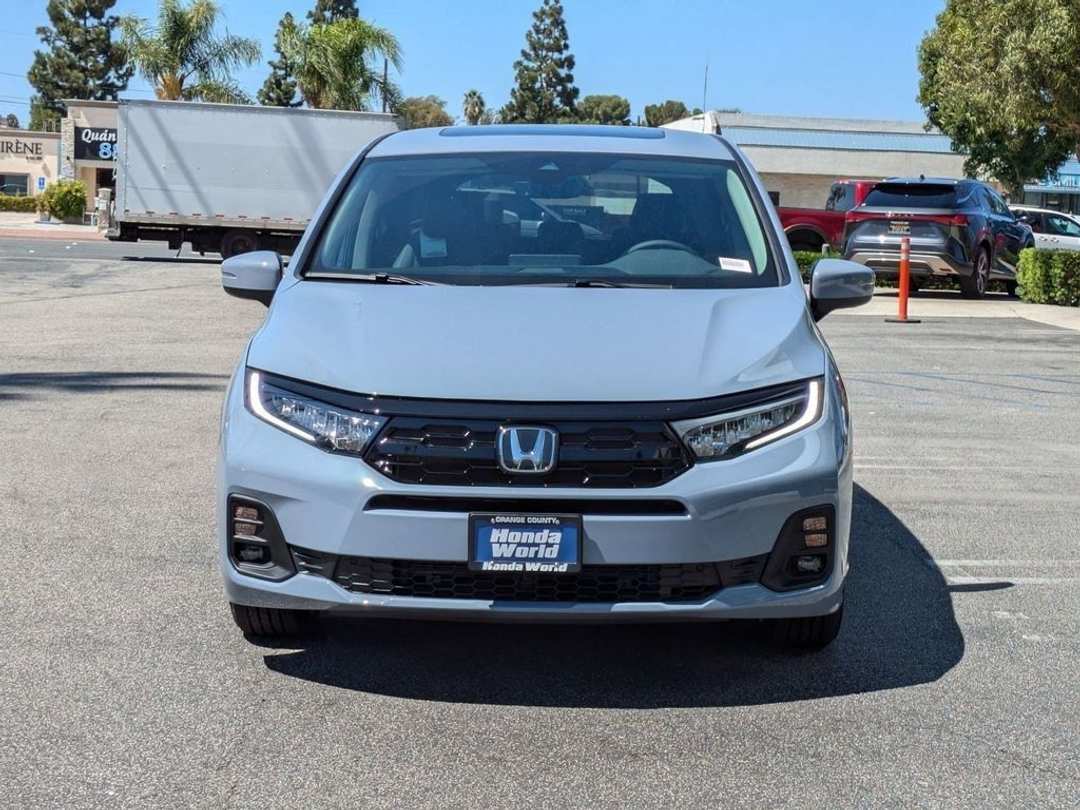 2026 Honda Odyssey Touring - Image 3