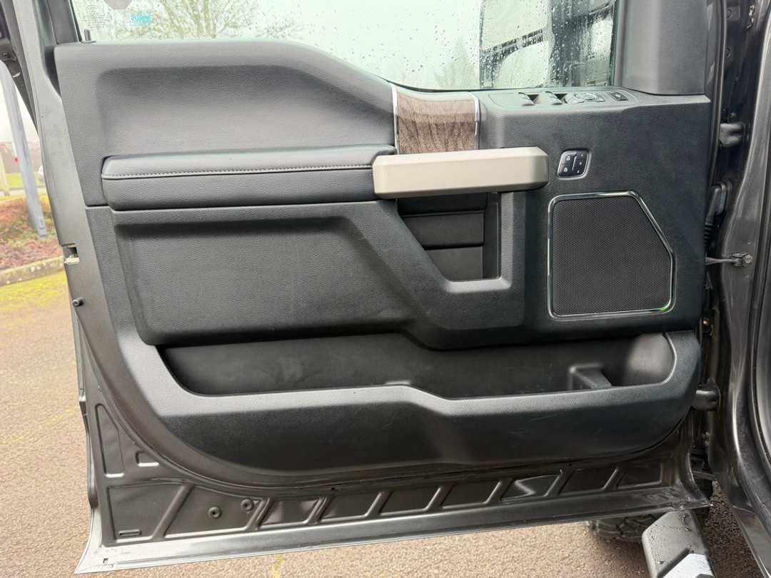 2017 Ford F-250Sd Lariat - Image 12