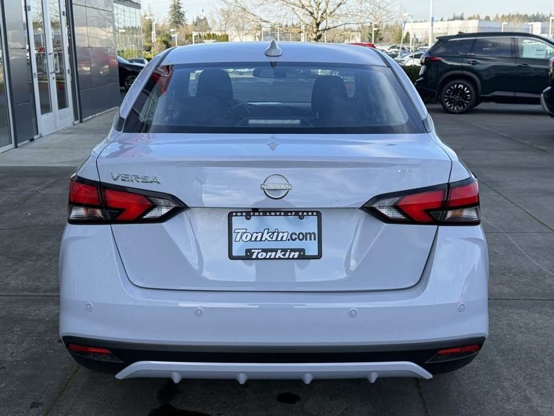 2025 Nissan Versa 1.6 SV - Image 6
