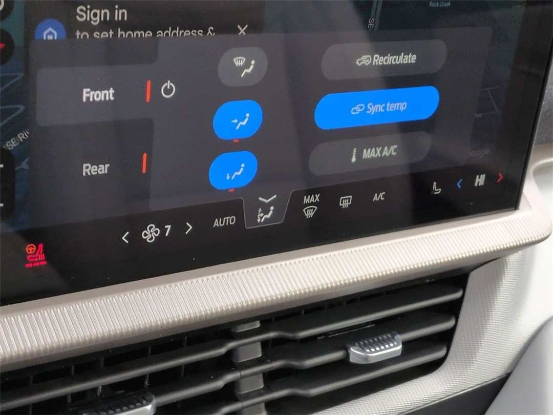 2026 Ford Explorer Active - Image 20