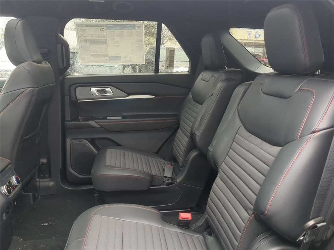 2026 Ford Explorer STLine - Image 25