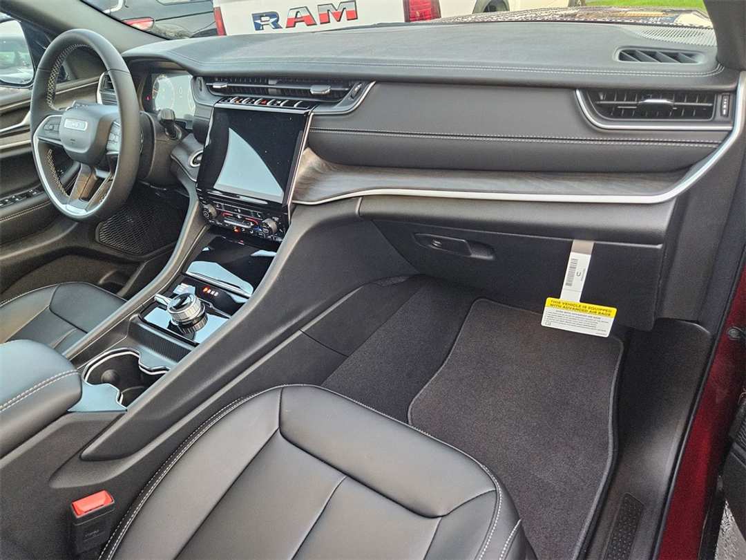 2025 Jeep Grand Cherokee Limited - Image 37