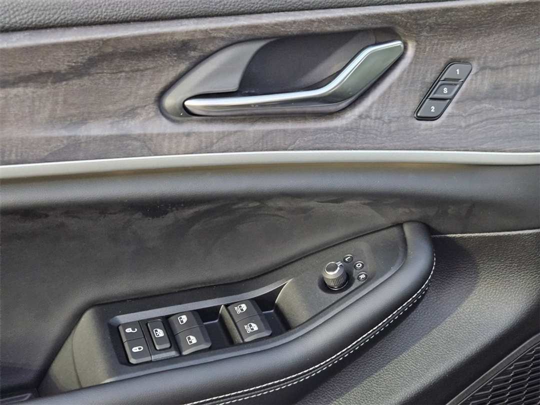 2025 Jeep Grand Cherokee Limited - Image 11