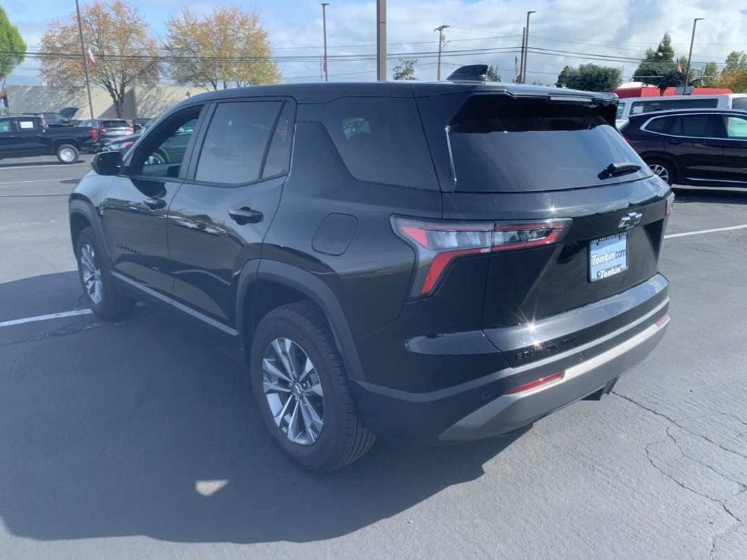 2025 Chevrolet Equinox LT - Image 2