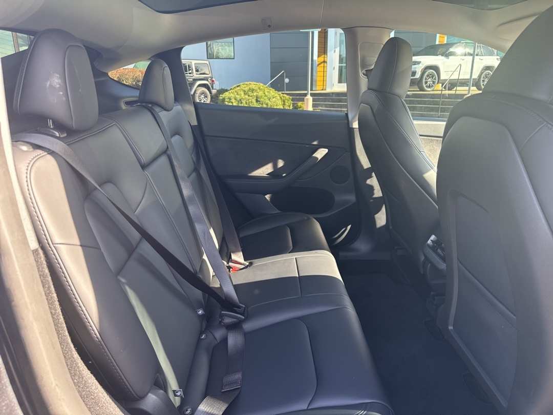 2025 Tesla Model Y Performance - Image 22