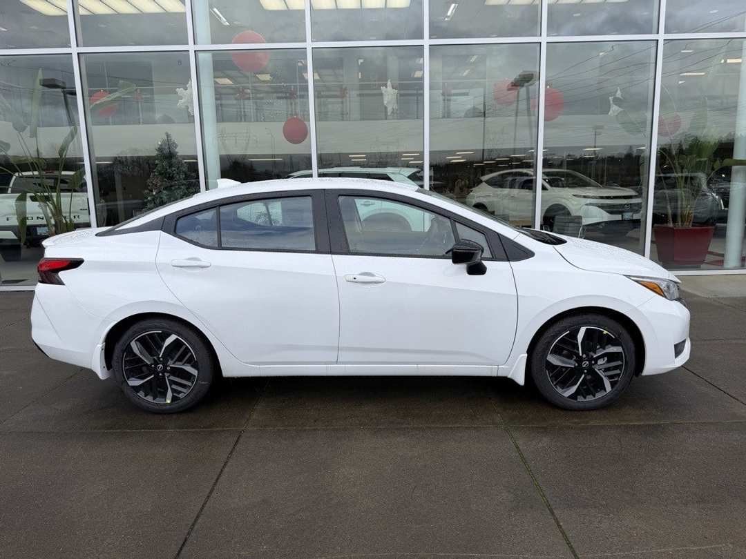 2025 Nissan Versa 1.6 SR - Image 8