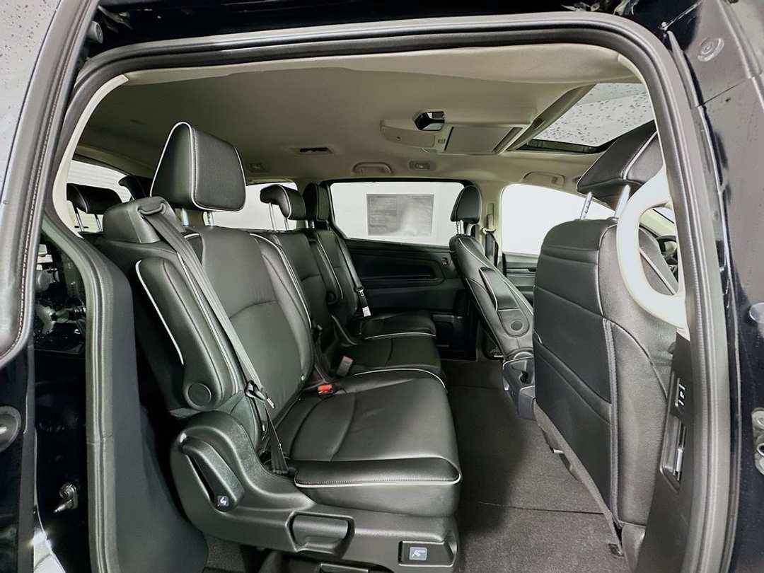 2026 Honda Odyssey Touring - Image 30
