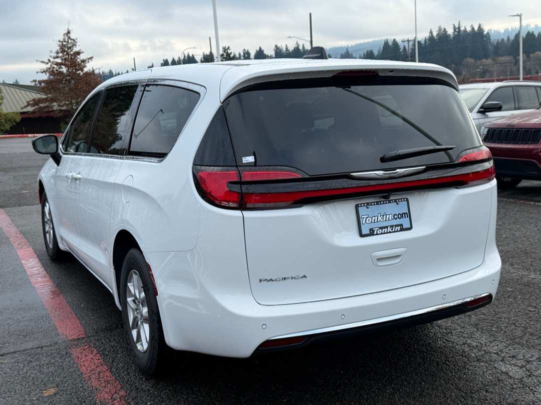 2026 Chrysler Pacifica Select - Image 6