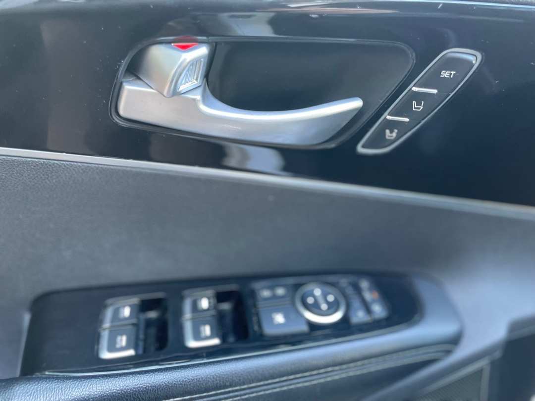 2016 Kia Sorento SX - Image 9