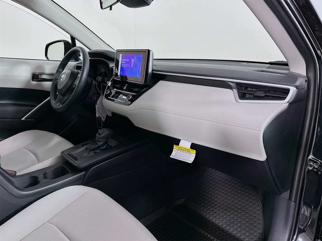 2026 Toyota Corolla Cross L - Image 28