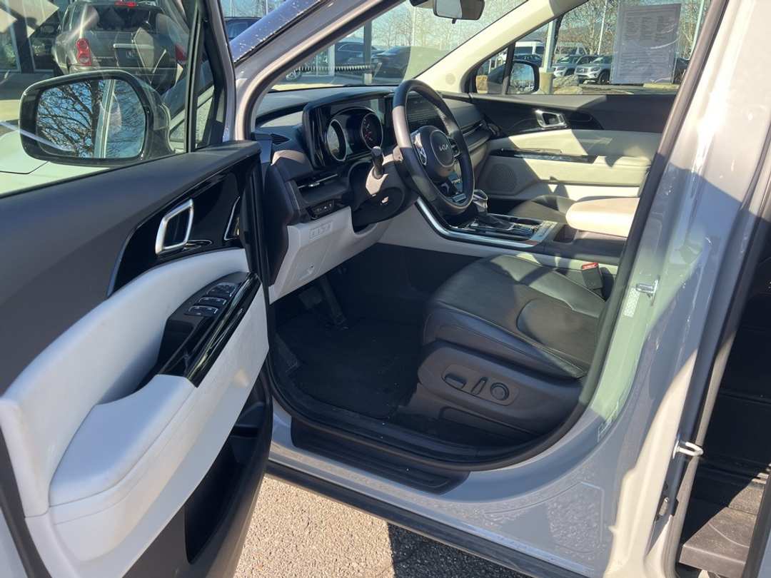 2024 Kia Carnival EX - Image 20