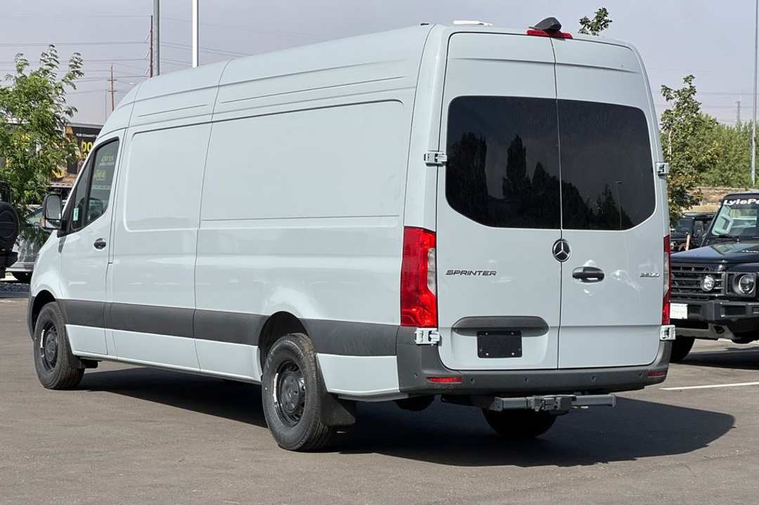 2024 Mercedes-Benz Sprinter 2500 Cargo 170 WB - Image 3