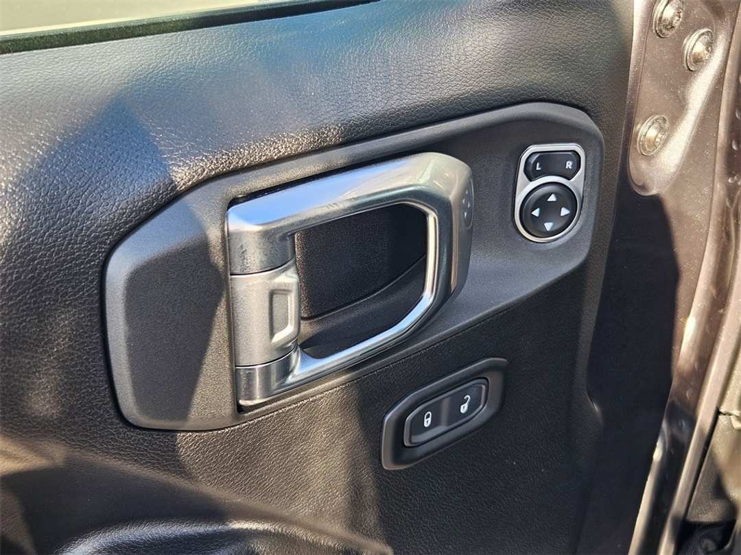 2025 Jeep Gladiator Rubicon - Image 11