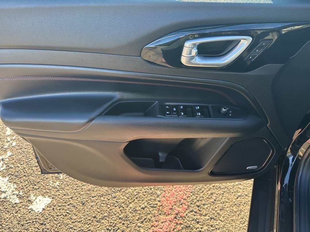 2022 Jeep Compass Trailhawk - Image 16