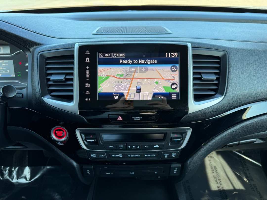 2017 Honda Pilot Touring - Image 22