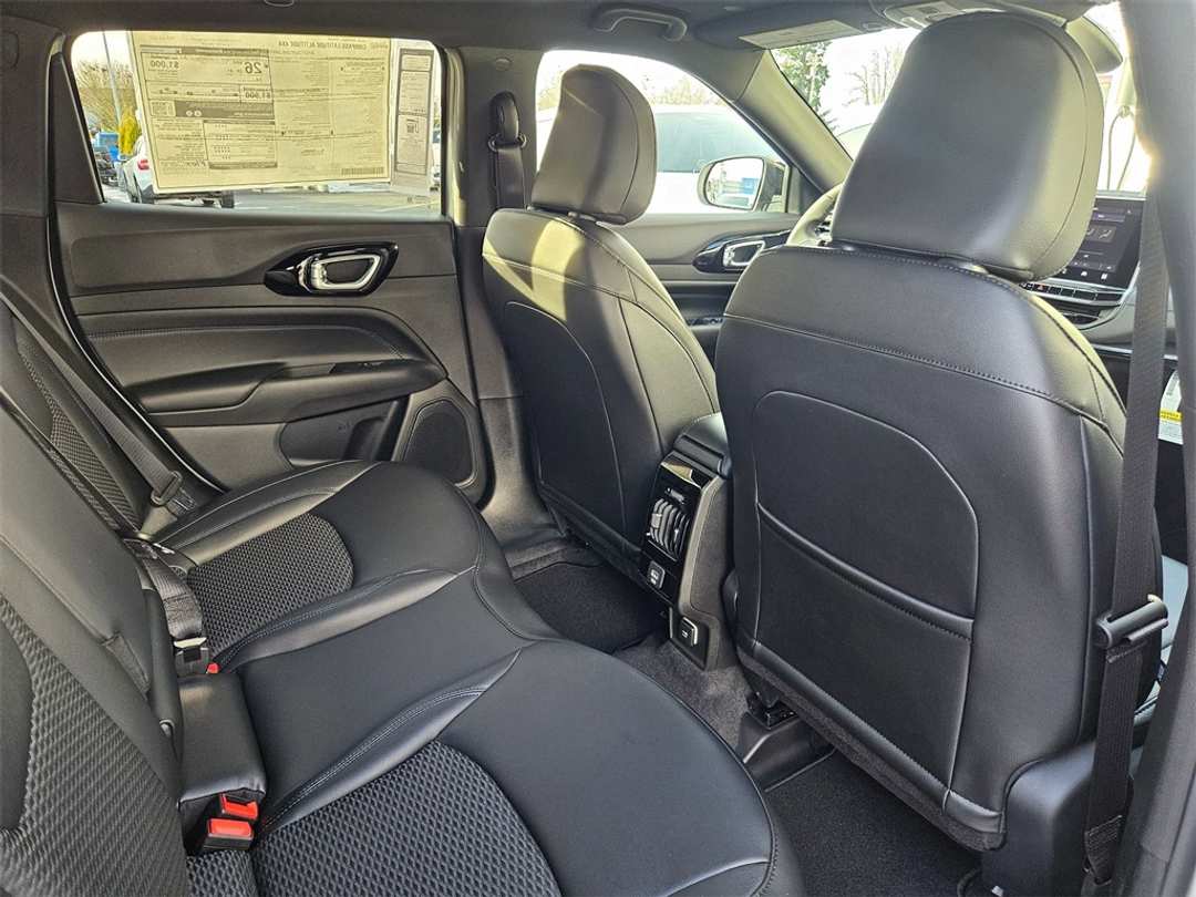2026 Jeep Compass Latitude - Image 33