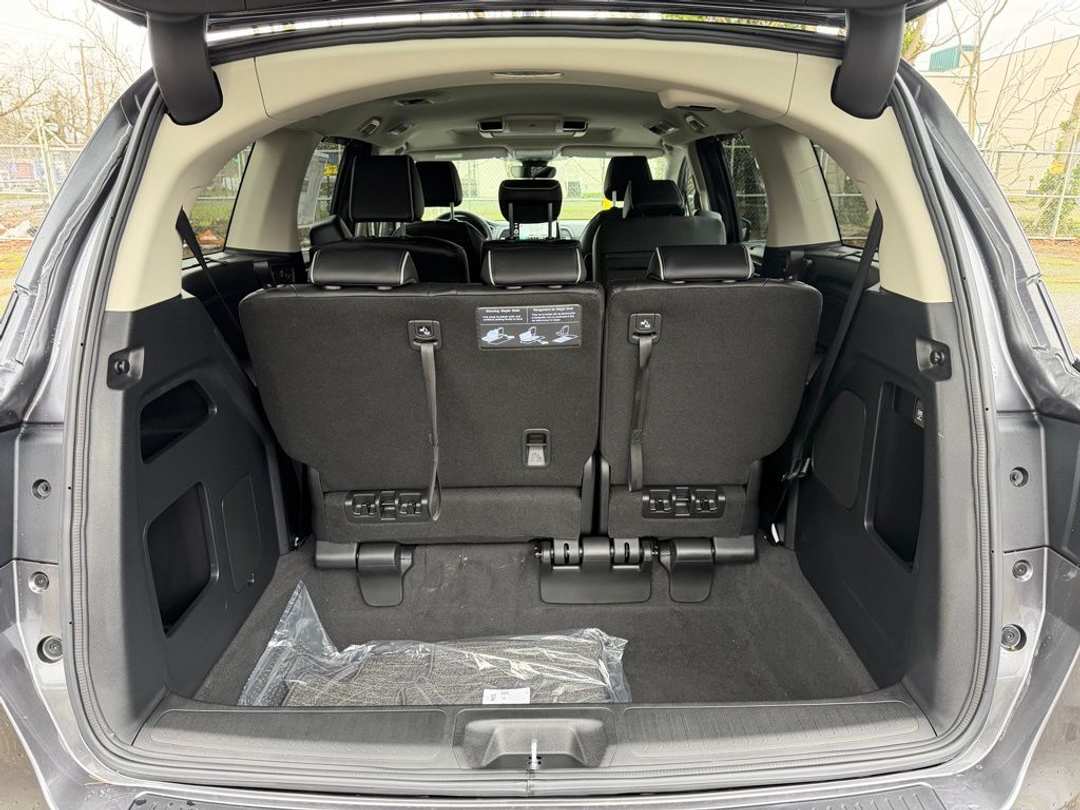 2026 Honda Odyssey Touring - Image 10