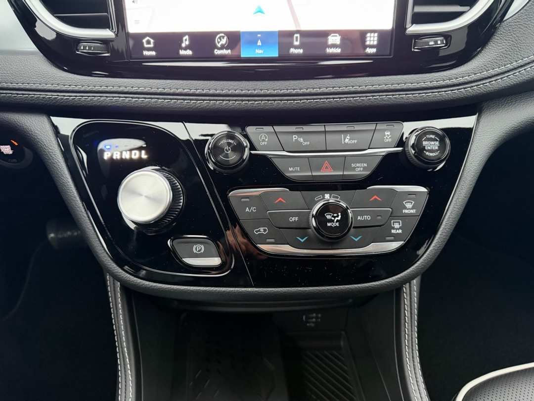 2026 Chrysler Pacifica Limited - Image 25