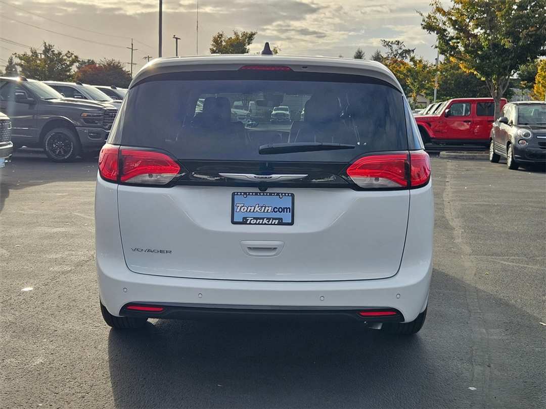 2026 Chrysler Voyager LX - Image 5