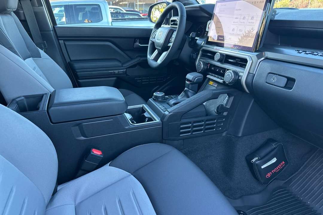 2025 Toyota Tacoma TRD Off Road - Image 15