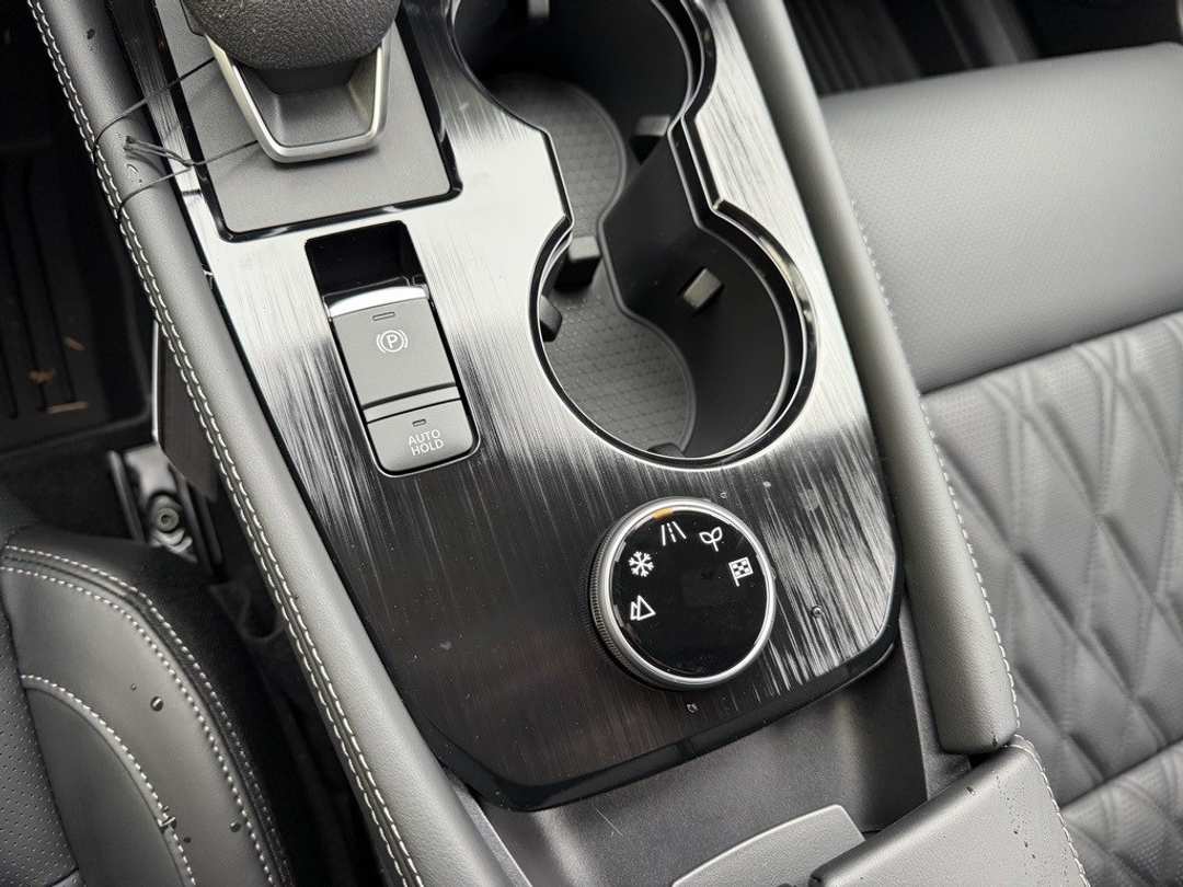 2026 Nissan Rogue Platinum - Image 26