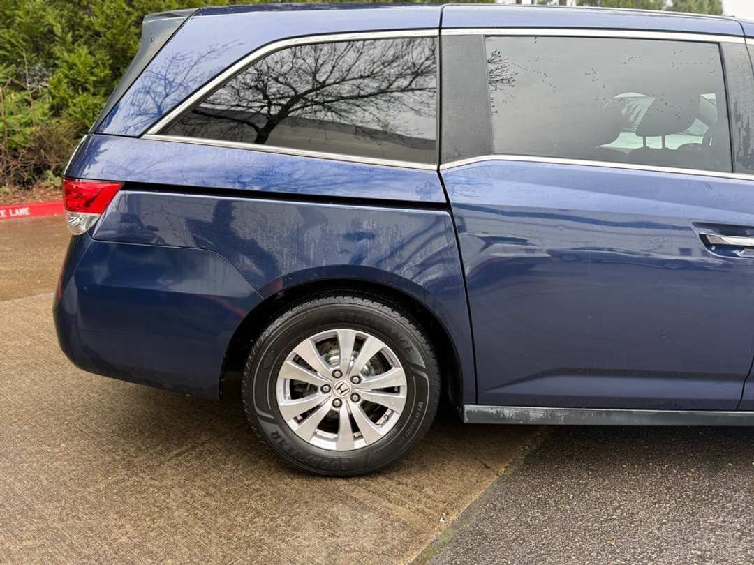 2015 Honda Odyssey EXL - Image 12