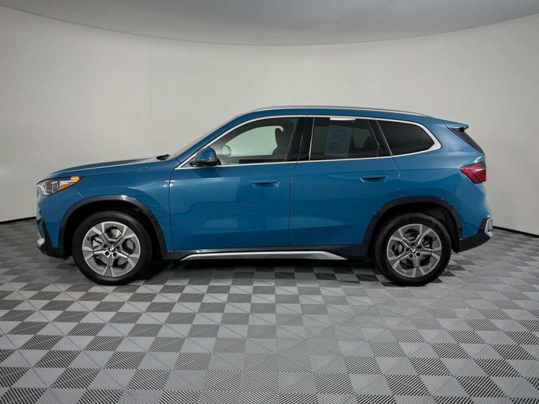 2025 BMW X1 xDrive28i - Image 2