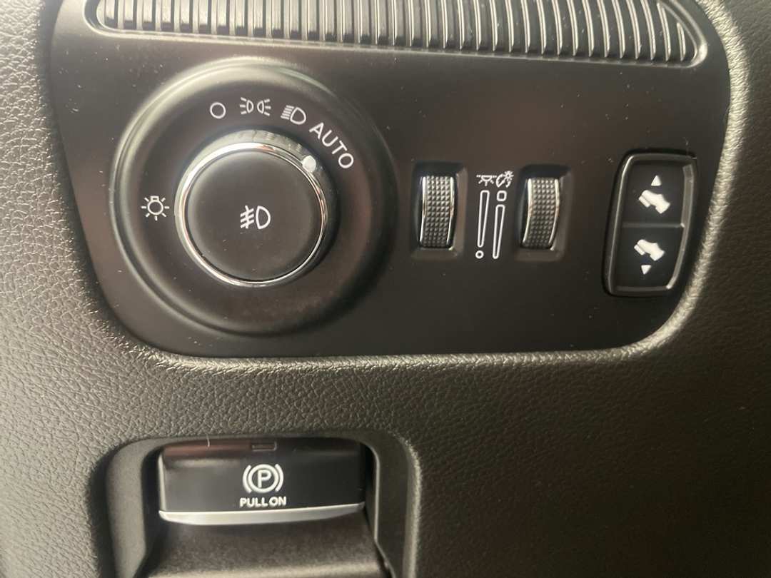 2024 Jeep Wagoneer - Image 19