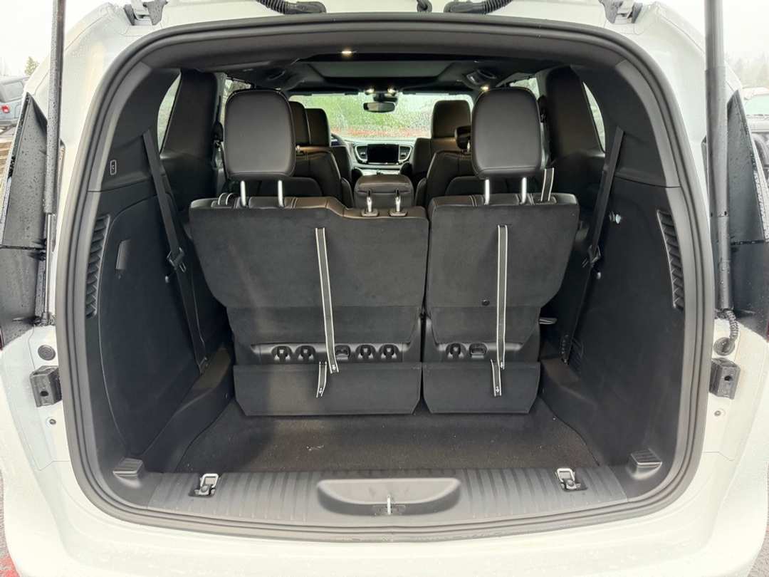 2026 Chrysler Pacifica Select - Image 11