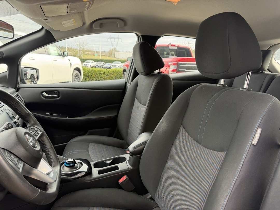 2019 Nissan LEAF SV - Image 14