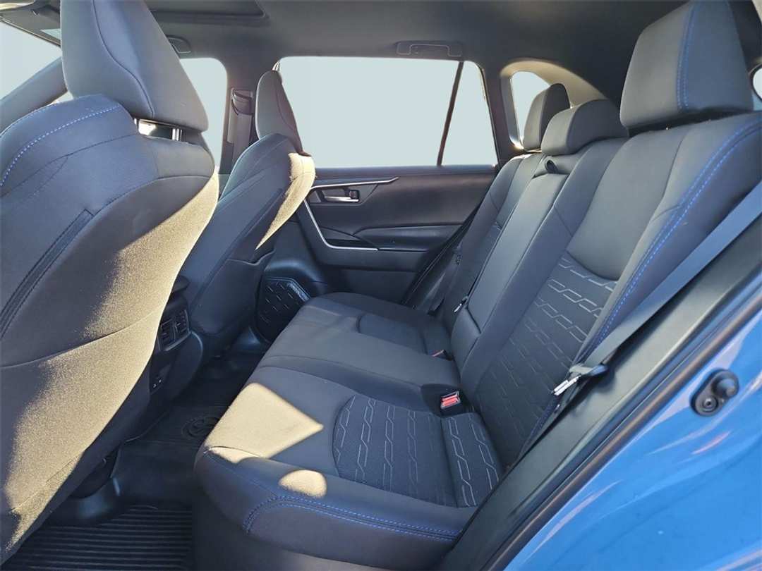 2023 Toyota Rav4 SE - Image 22