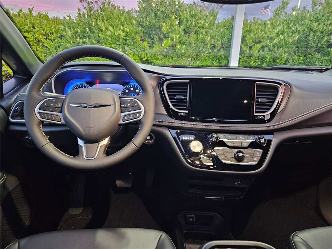 2026 Chrysler Pacifica Select - Image 27