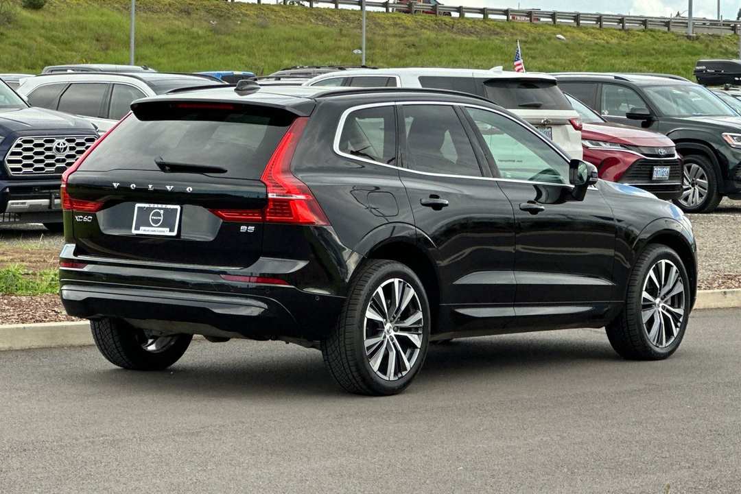 2022 Volvo Xc60 B5 Momentum - Image 3