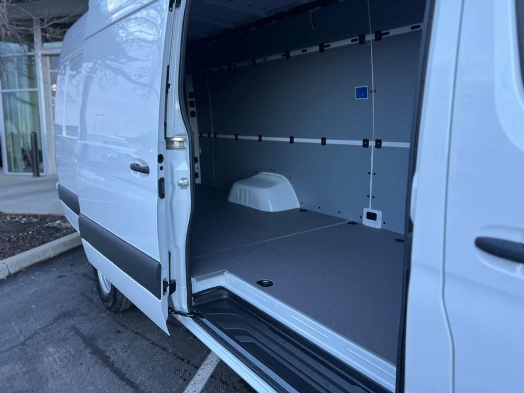 2024 Mercedes-Benz Sprinter 3500 Cargo 170 WB - Image 18