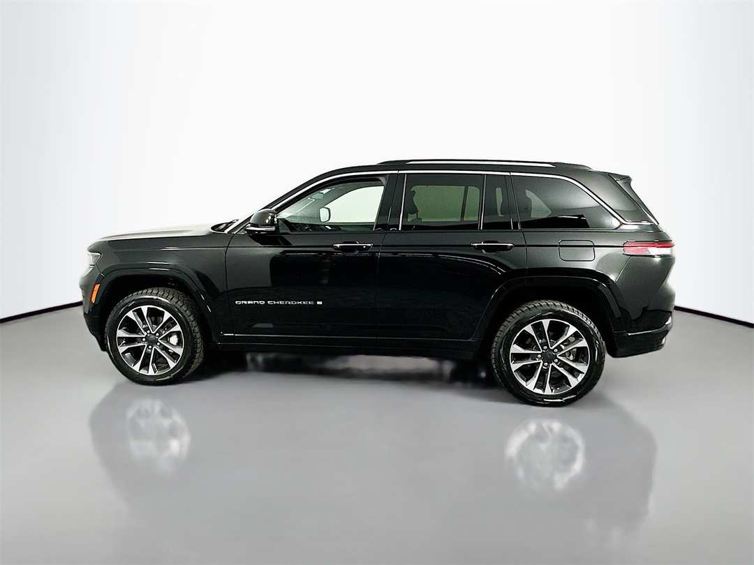 2022 Jeep Grand Cherokee Overland - Image 4