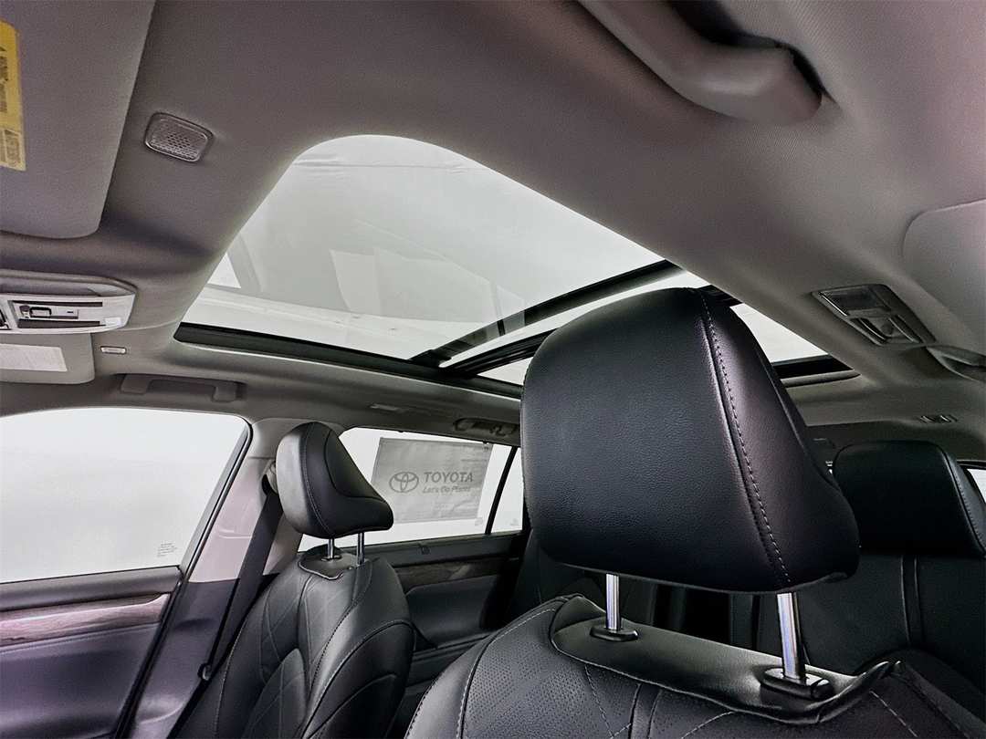 2026 Toyota Highlander Platinum - Image 23