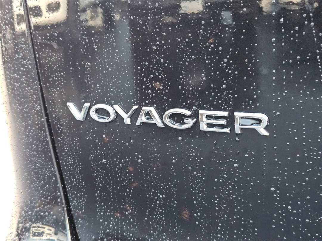 2021 Chrysler Voyager L - Image 32