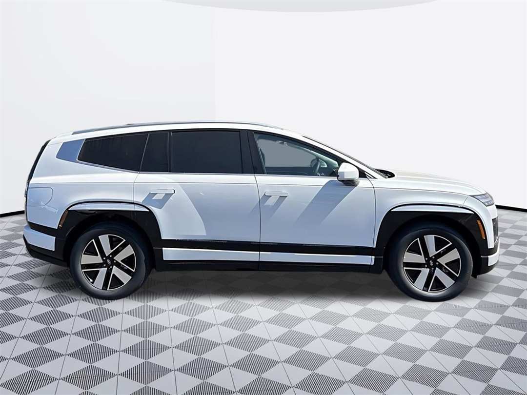 2026 Hyundai Ioniq 9 SEL - Image 5