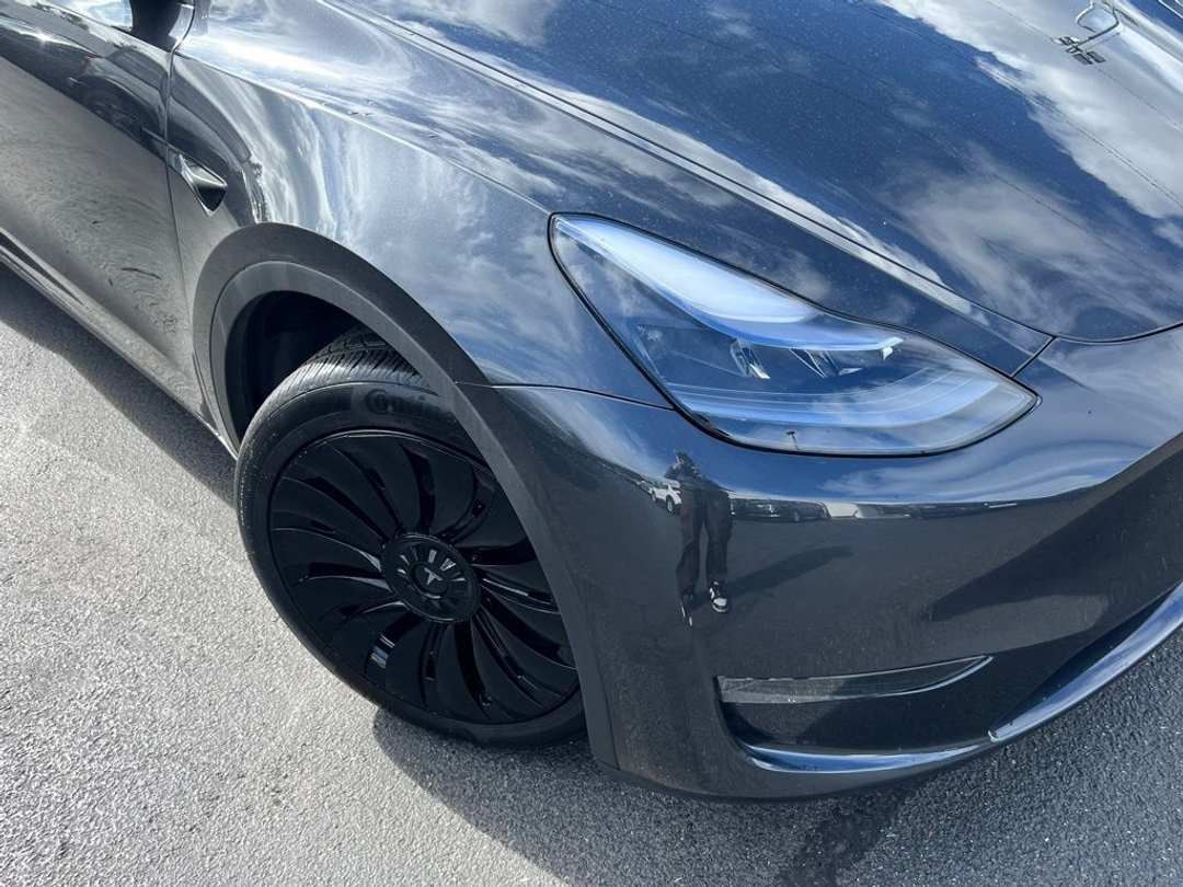 2025 Tesla Model Y Long Range - Image 2