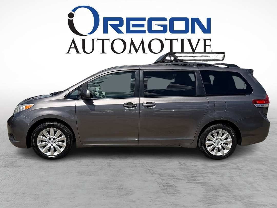 2013 Toyota Sienna LE MINI - Image 2
