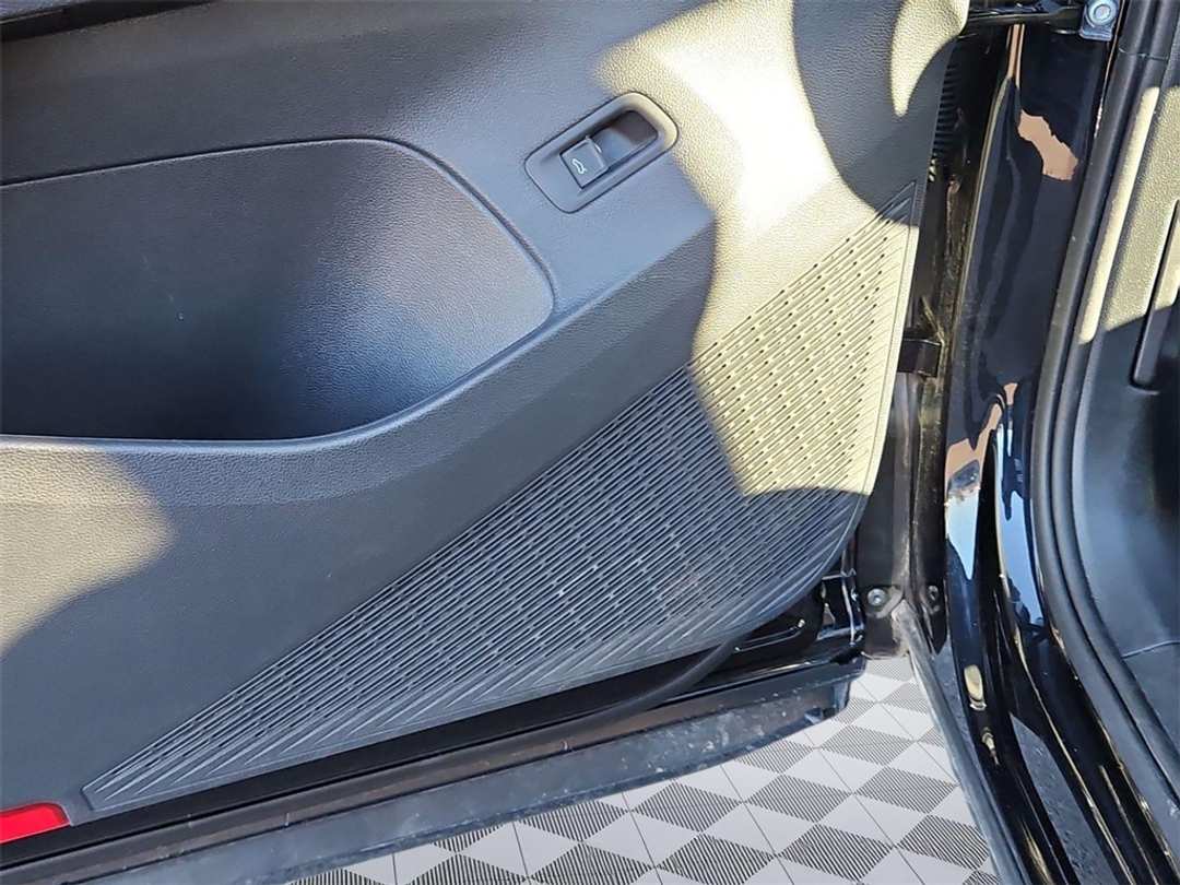 2025 Volkswagen Atlas 2.0T SE w/Technology - Image 12