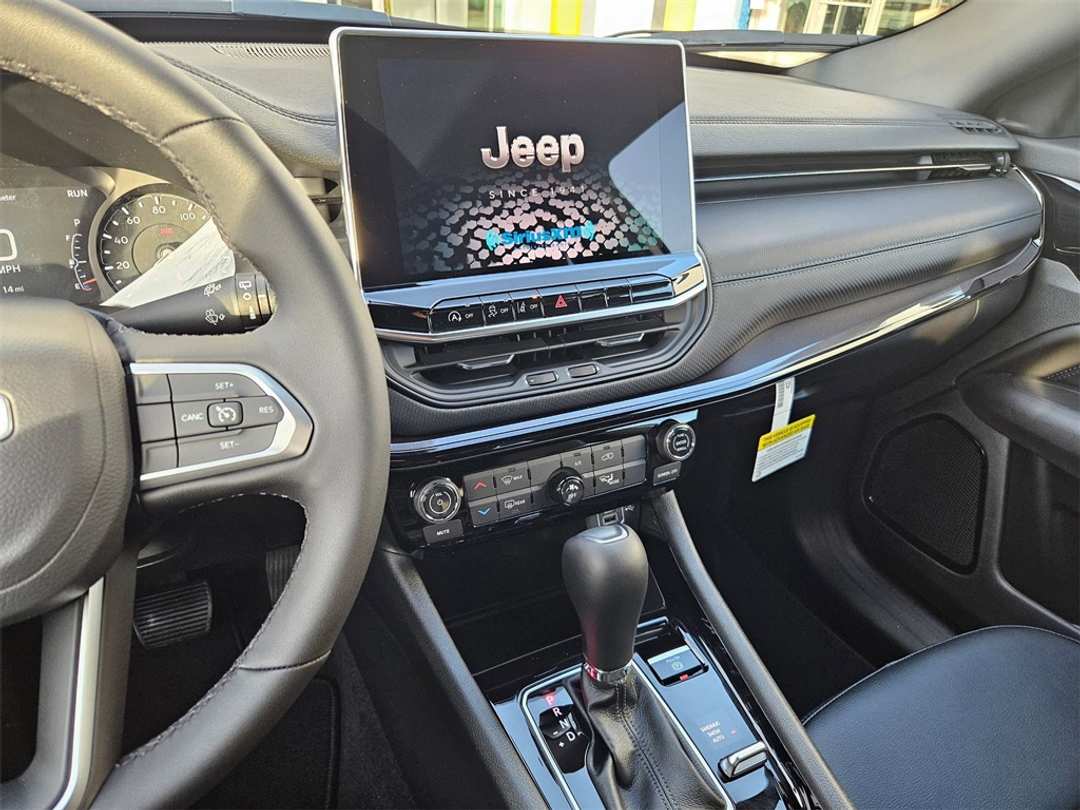 2026 Jeep Compass Latitude - Image 19